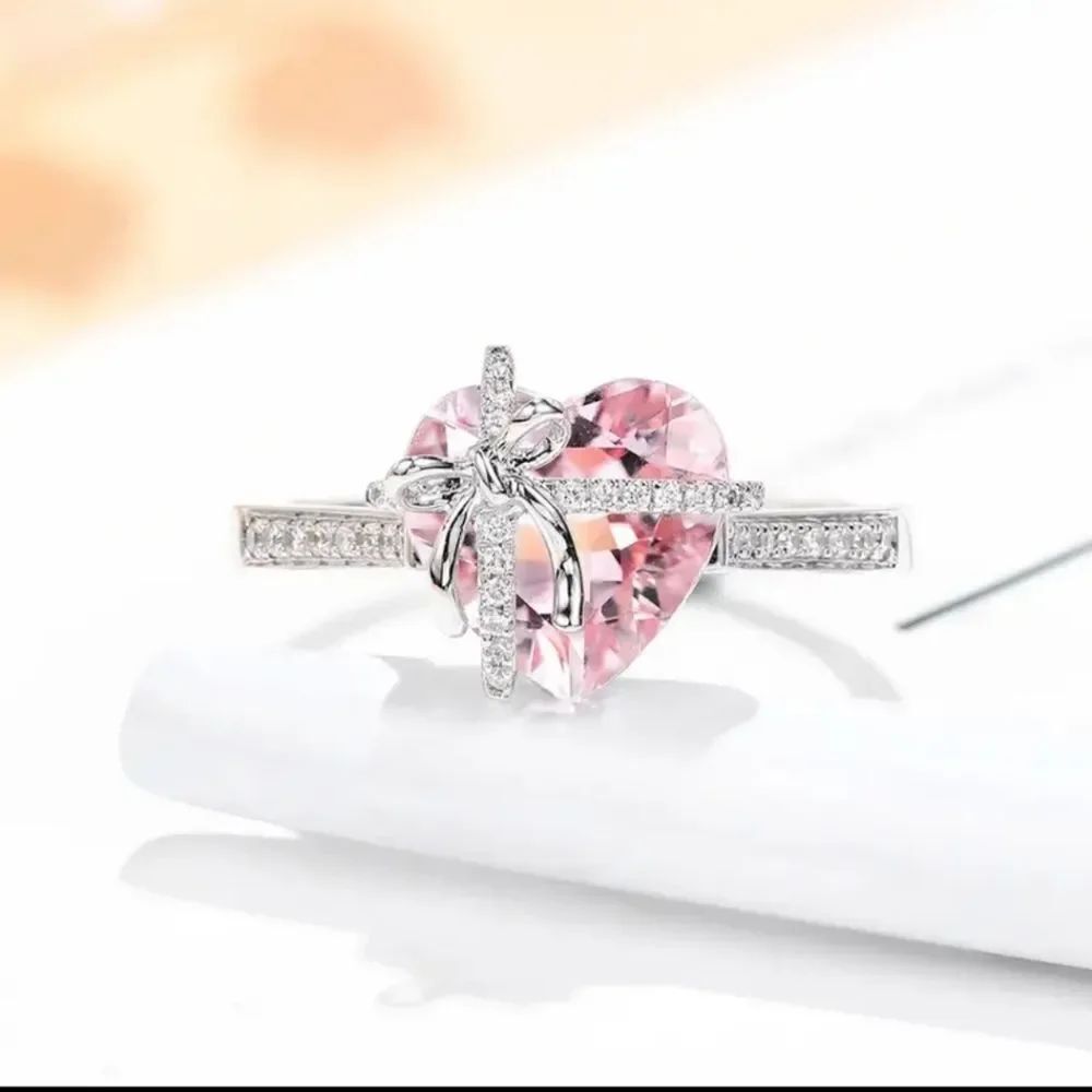 Elegant Pink Heart Zircon Engagement Ring